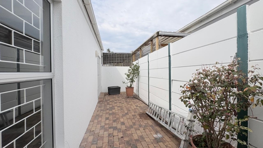 To Let 2 Bedroom Property for Rent in Kirstenhof Western Cape